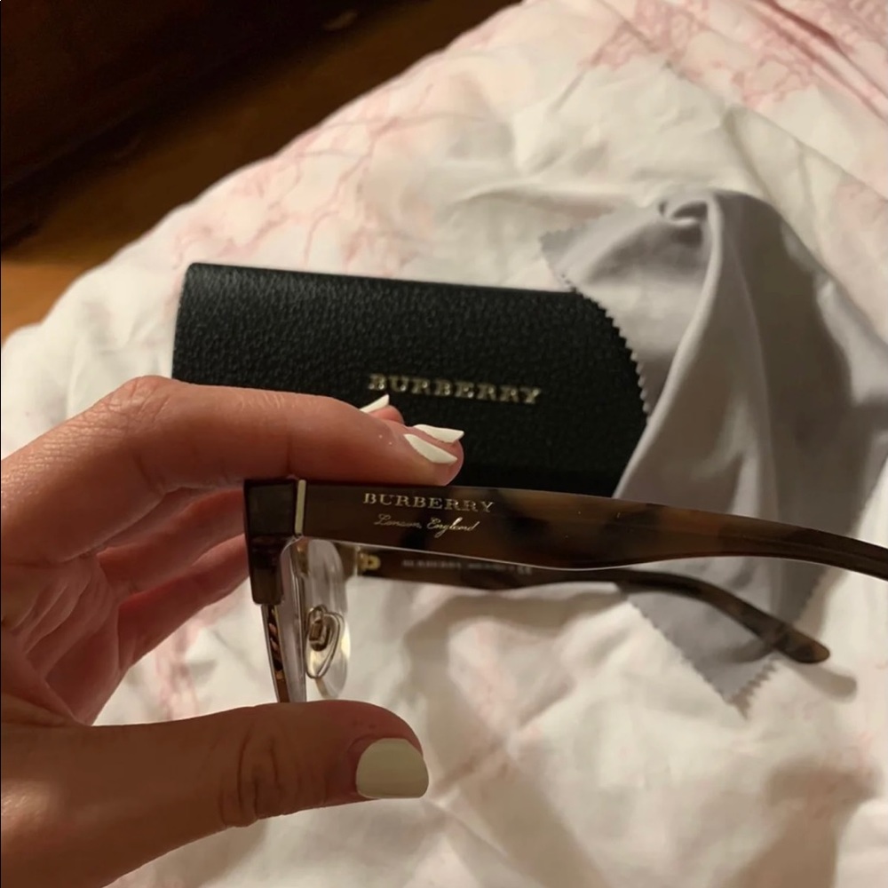 Burberry Glass Frame - Picture 3 of 3